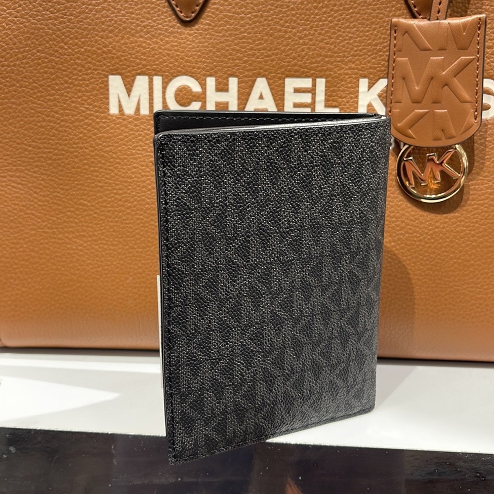 Michael Kors Jet Set Travel Passport Wallet
Black Signature/Silver-Tone Hardware - Picture 2 of 16